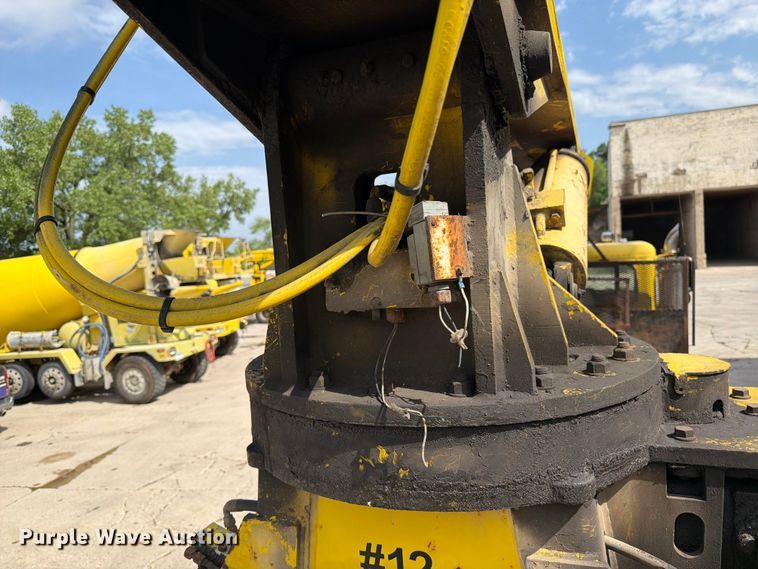 image for item FK0256 2004 Peterbilt 357 crane truck