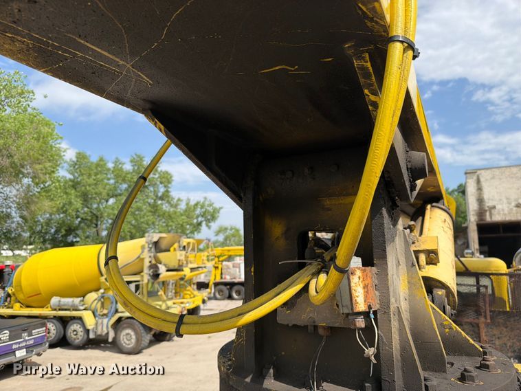 image for item FK0256 2004 Peterbilt 357 crane truck