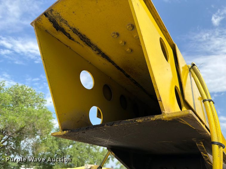 image for item FK0256 2004 Peterbilt 357 crane truck