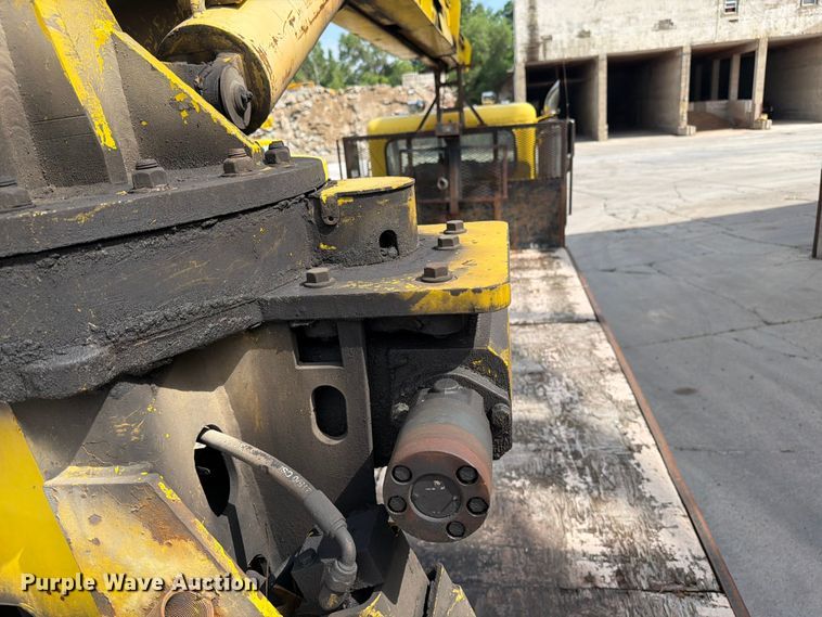 image for item FK0256 2004 Peterbilt 357 crane truck
