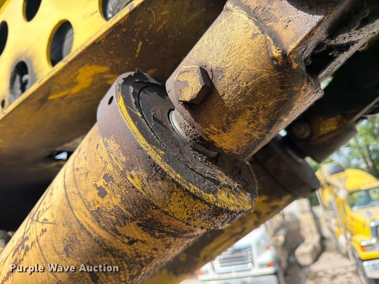 image for item FK0256 2004 Peterbilt 357 crane truck