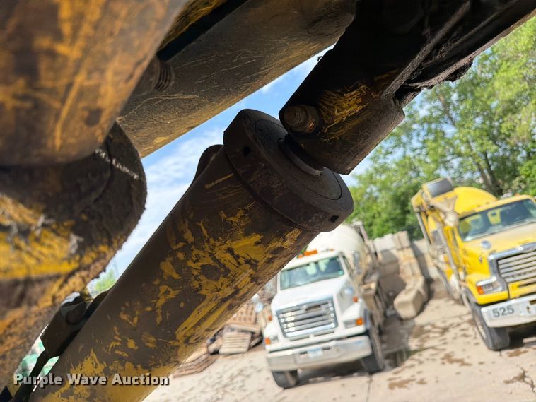 image for item FK0256 2004 Peterbilt 357 crane truck