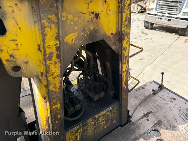 image for item FK0256 2004 Peterbilt 357 crane truck
