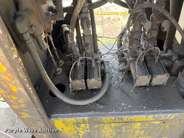 image for item FK0256 2004 Peterbilt 357 crane truck