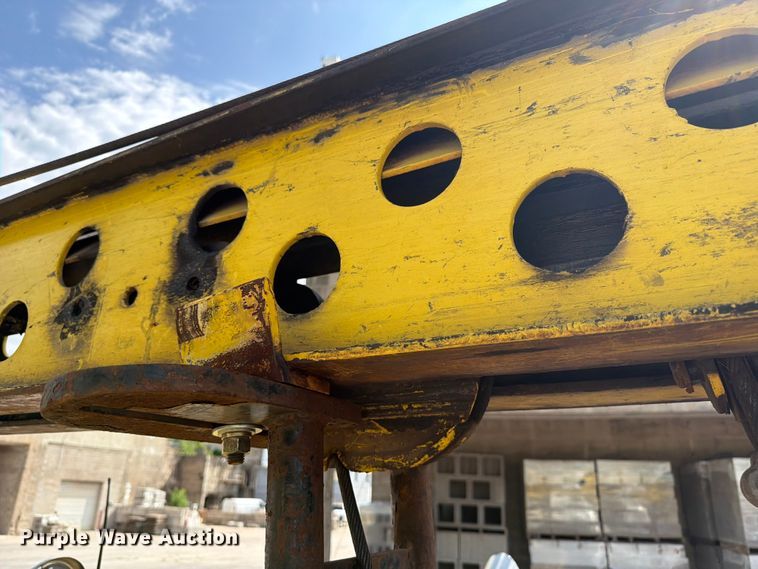 image for item FK0256 2004 Peterbilt 357 crane truck
