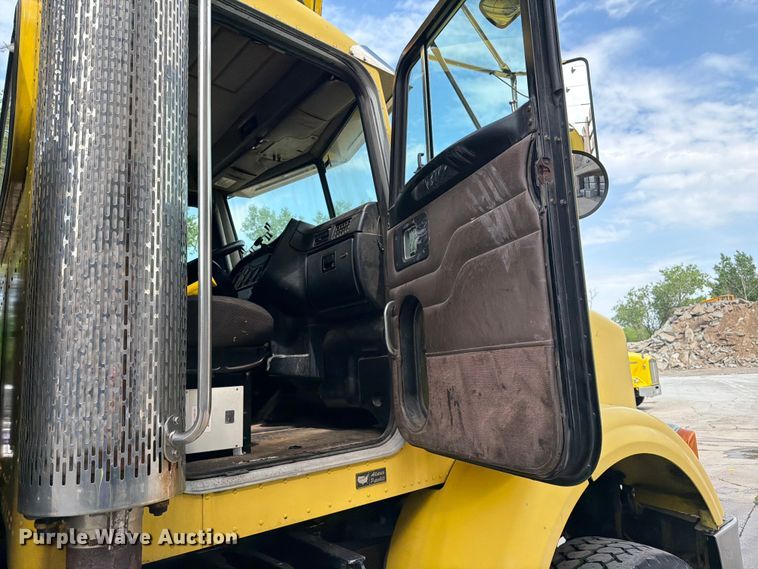 image for item FK0256 2004 Peterbilt 357 crane truck