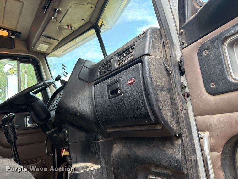 image for item FK0256 2004 Peterbilt 357 crane truck