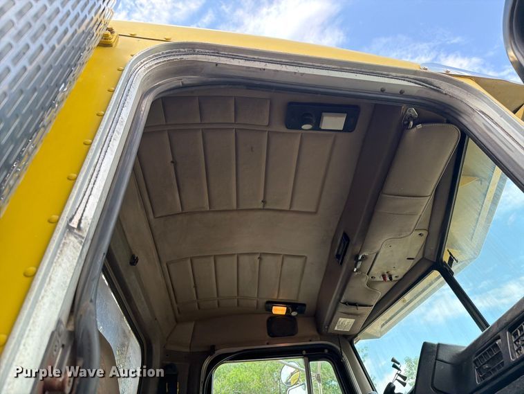 image for item FK0256 2004 Peterbilt 357 crane truck