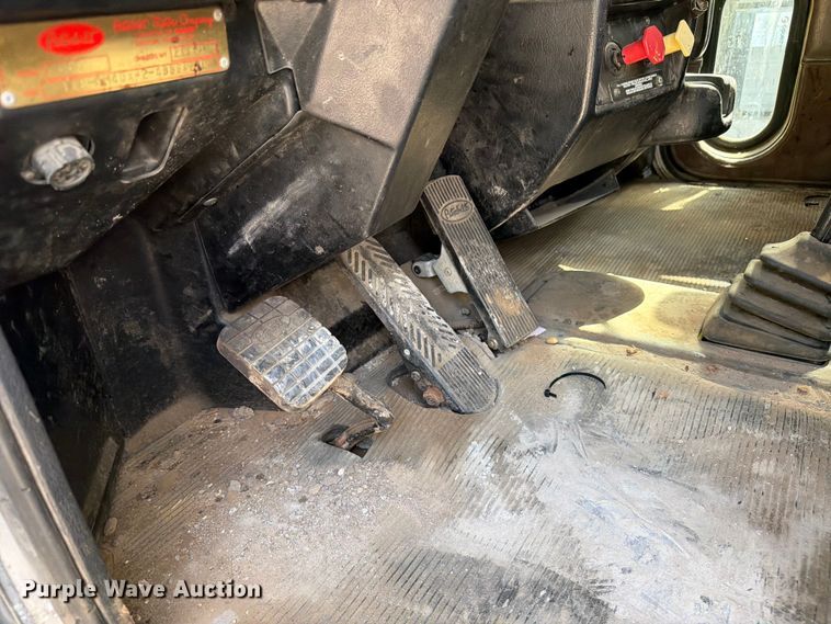image for item FK0256 2004 Peterbilt 357 crane truck