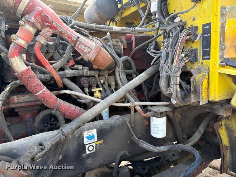 image for item FK0256 2004 Peterbilt 357 crane truck