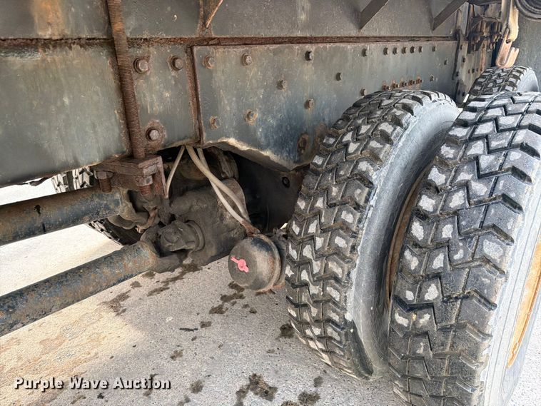 image for item FK0256 2004 Peterbilt 357 crane truck