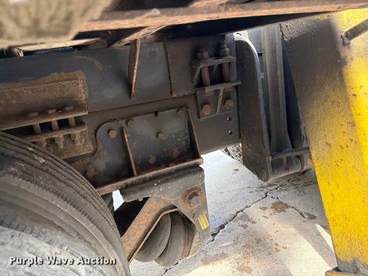 image for item FK0256 2004 Peterbilt 357 crane truck