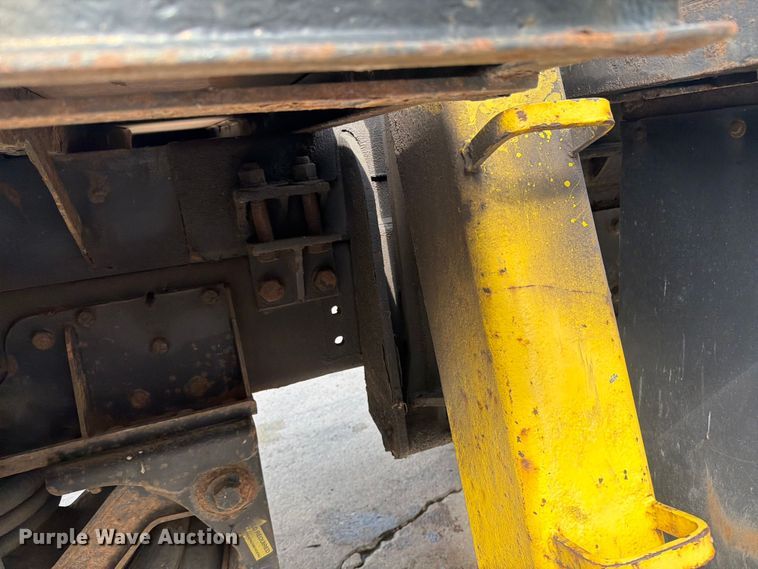 image for item FK0256 2004 Peterbilt 357 crane truck