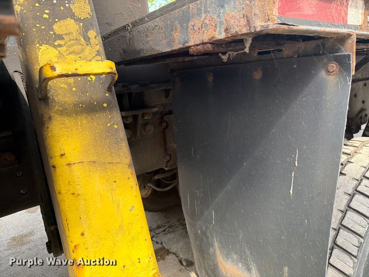 image for item FK0256 2004 Peterbilt 357 crane truck
