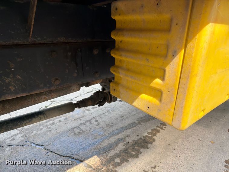 image for item FK0256 2004 Peterbilt 357 crane truck