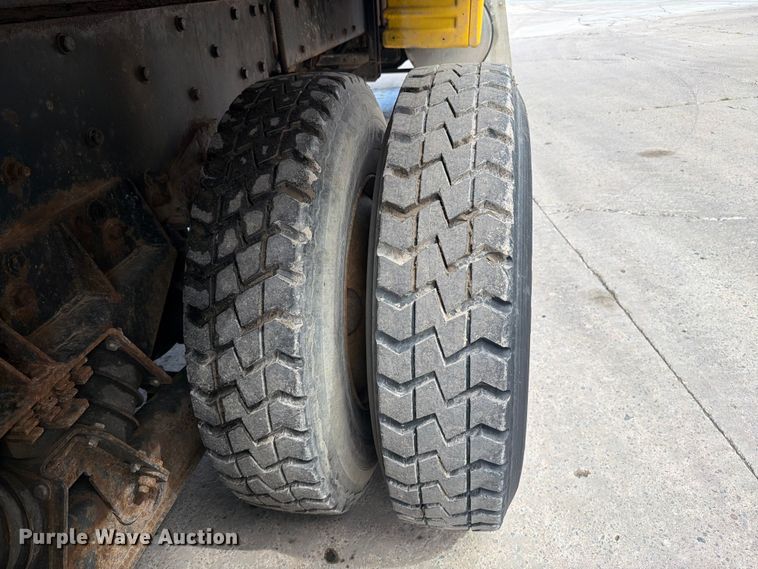 image for item FK0256 2004 Peterbilt 357 crane truck