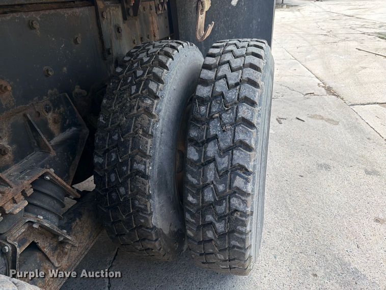 image for item FK0256 2004 Peterbilt 357 crane truck