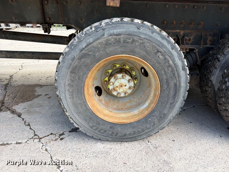 image for item FK0256 2004 Peterbilt 357 crane truck