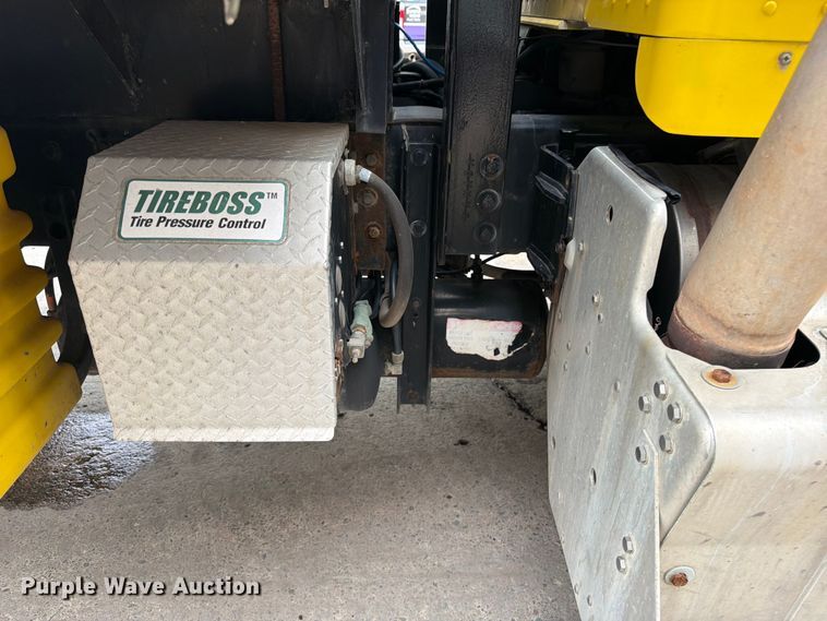 image for item FK0257 2012 Kenworth T800 crane truck