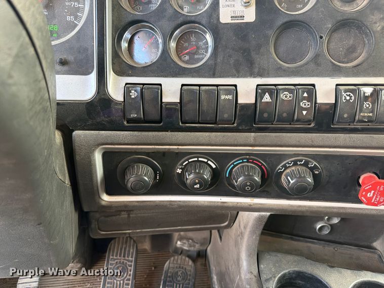 image for item FK0257 2012 Kenworth T800 crane truck
