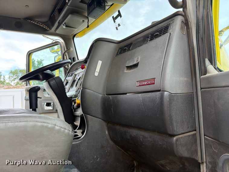 image for item FK0257 2012 Kenworth T800 crane truck