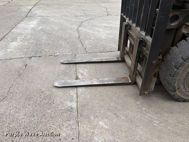 image for item FK0260 Caterpillar forklift