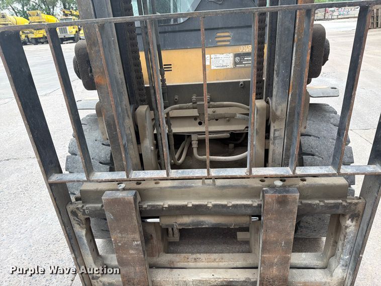 image for item FK0260 Caterpillar forklift