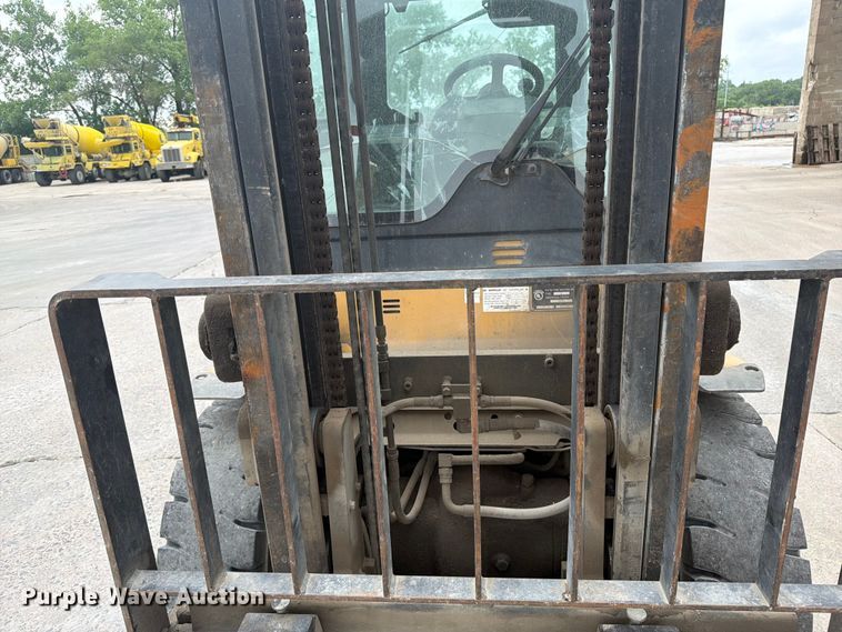 image for item FK0260 Caterpillar forklift