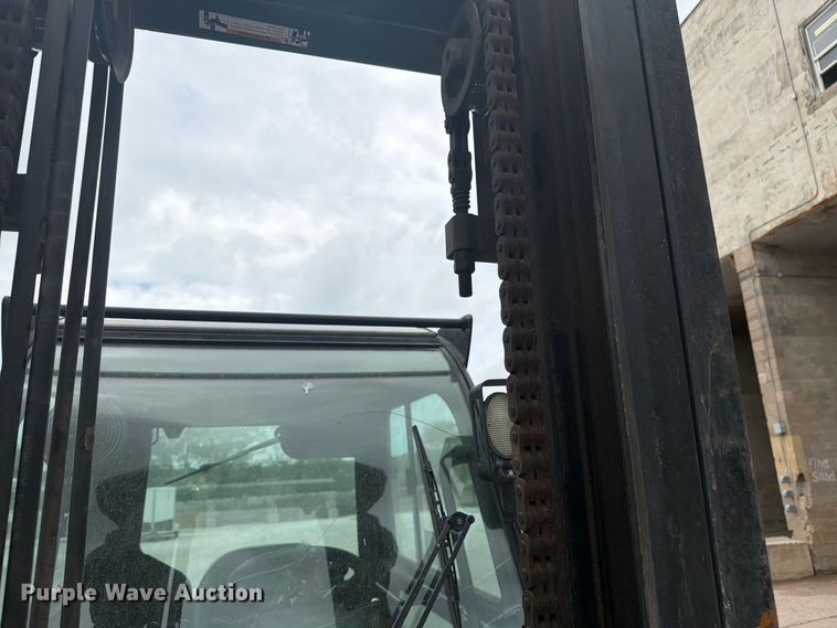 image for item FK0260 Caterpillar forklift