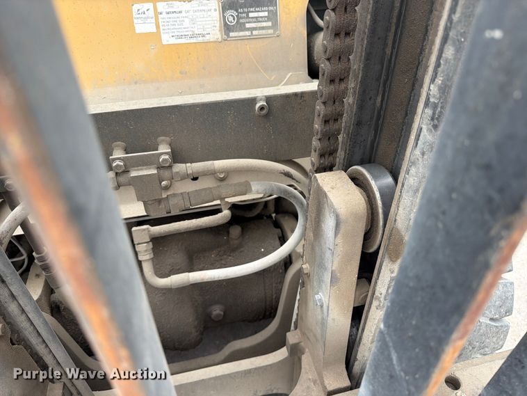 image for item FK0260 Caterpillar forklift