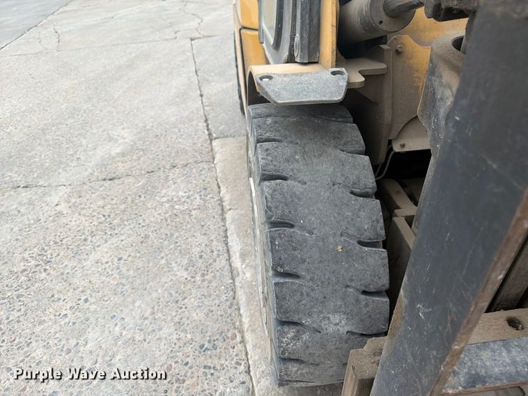 image for item FK0260 Caterpillar forklift