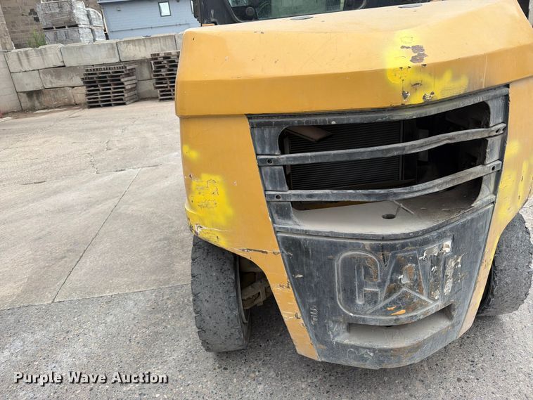 image for item FK0260 Caterpillar forklift