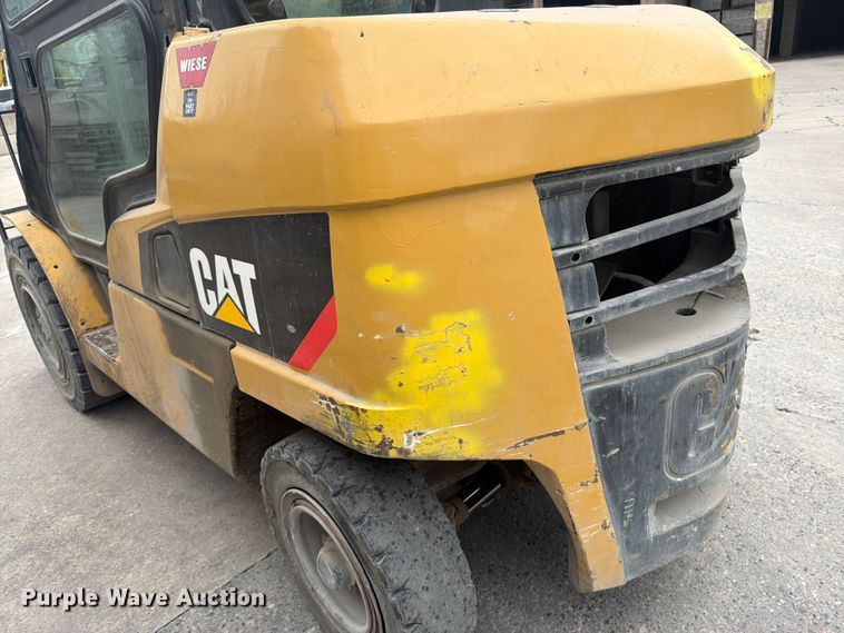 image for item FK0260 Caterpillar forklift