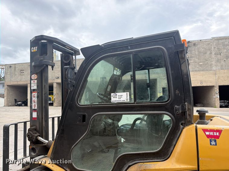 image for item FK0260 Caterpillar forklift
