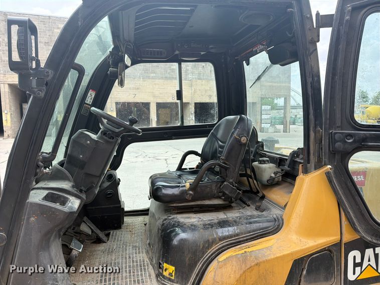 image for item FK0260 Caterpillar forklift