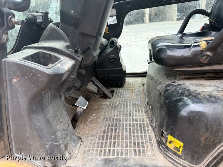 image for item FK0260 Caterpillar forklift