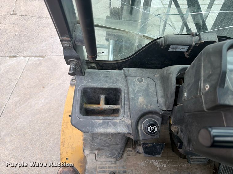 image for item FK0260 Caterpillar forklift