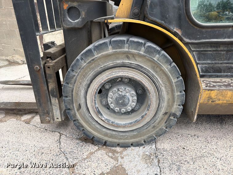 image for item FK0260 Caterpillar forklift
