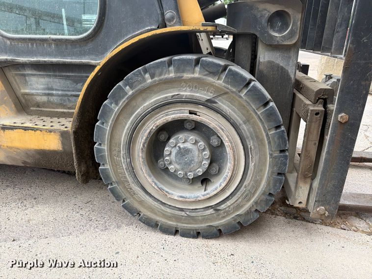 image for item FK0260 Caterpillar forklift