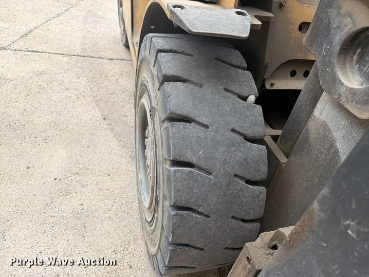 image for item FK0260 Caterpillar forklift