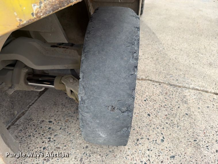 image for item FK0260 Caterpillar forklift