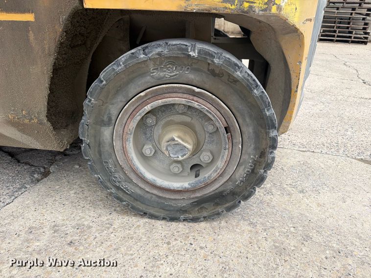 image for item FK0260 Caterpillar forklift