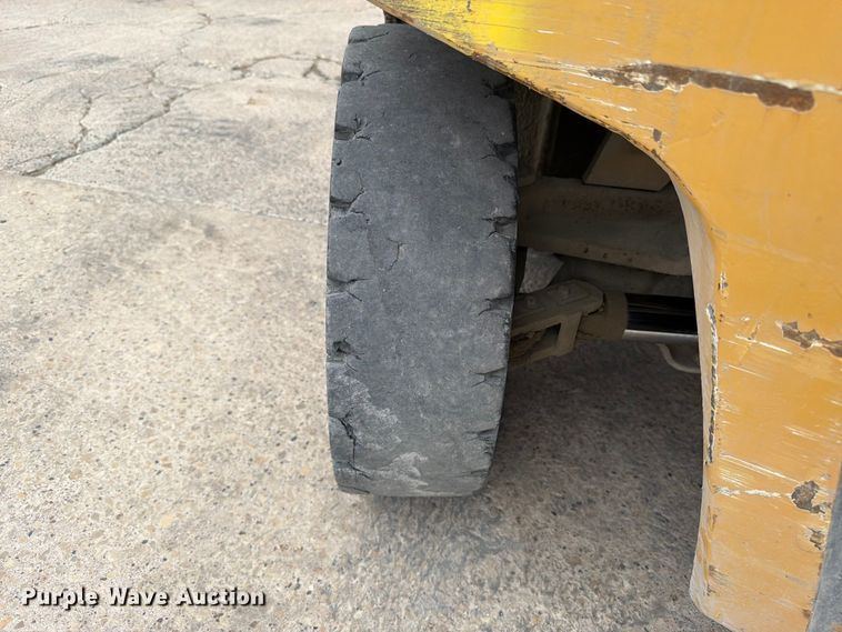 image for item FK0260 Caterpillar forklift