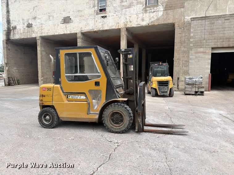 image for item FK0261 Caterpillar DP40K-D forklift
