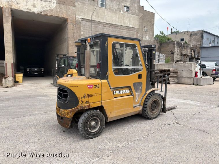 image for item FK0261 Caterpillar DP40K-D forklift