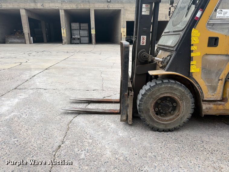 image for item FK0261 Caterpillar DP40K-D forklift
