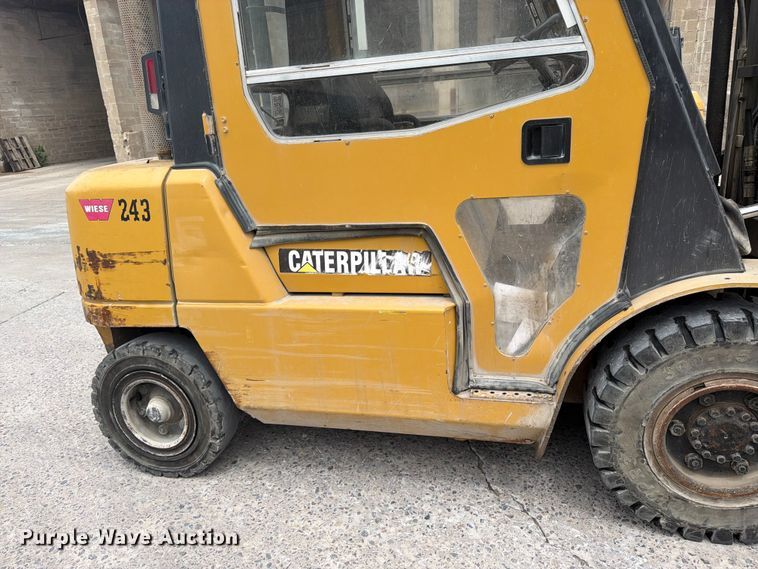 image for item FK0261 Caterpillar DP40K-D forklift