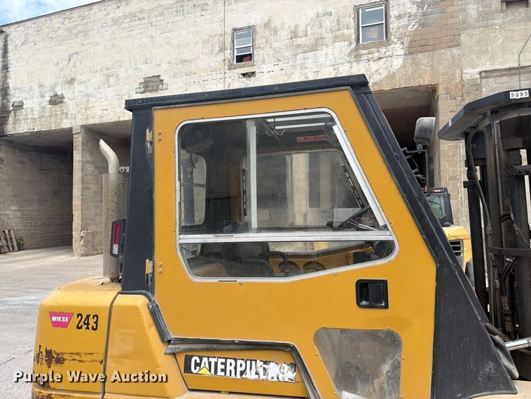 image for item FK0261 Caterpillar DP40K-D forklift