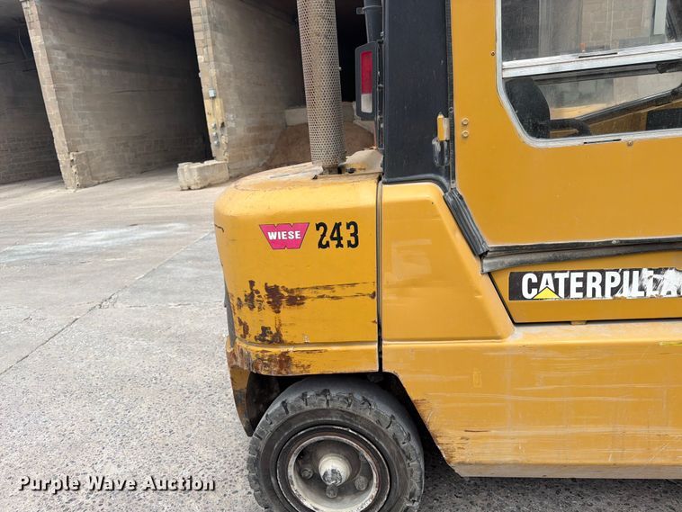 image for item FK0261 Caterpillar DP40K-D forklift