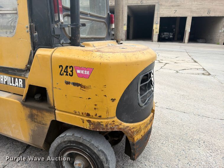 image for item FK0261 Caterpillar DP40K-D forklift